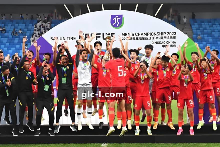 欧冠联赛阶段前瞻：高位压迫与低位防反的战术博弈